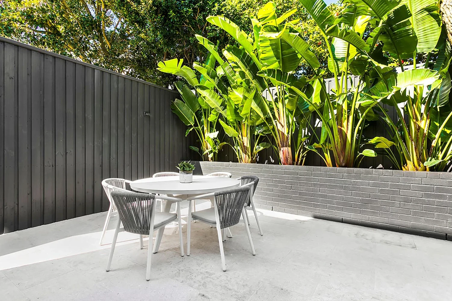 Renovated outdoor entertaining area in Burleigh Heads