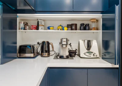 New kitchen with island bench and contemporary finishes in Currumbin