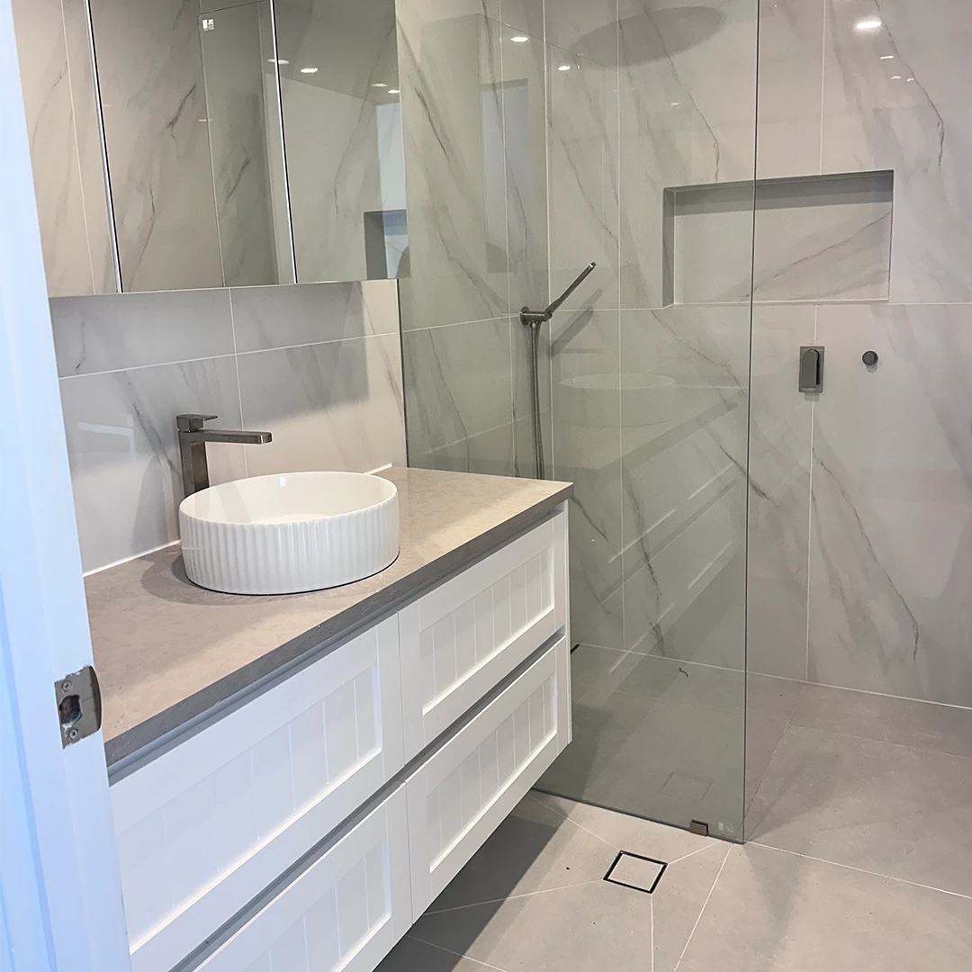 Modern bathroom design with large format tiles
