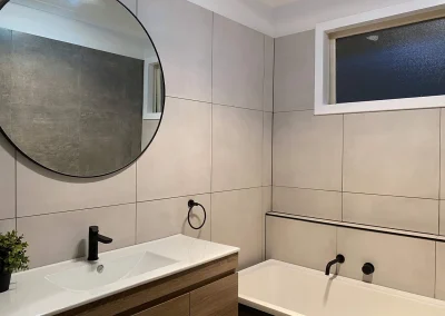 Finished bathroom with contemporary finishes at Fifth Avenue Palm Beach